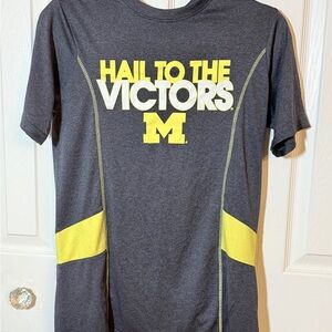 Knights Apparel Gray and Yellow Michigan Wolverines Graphic Tee Tshirt Sz S AM